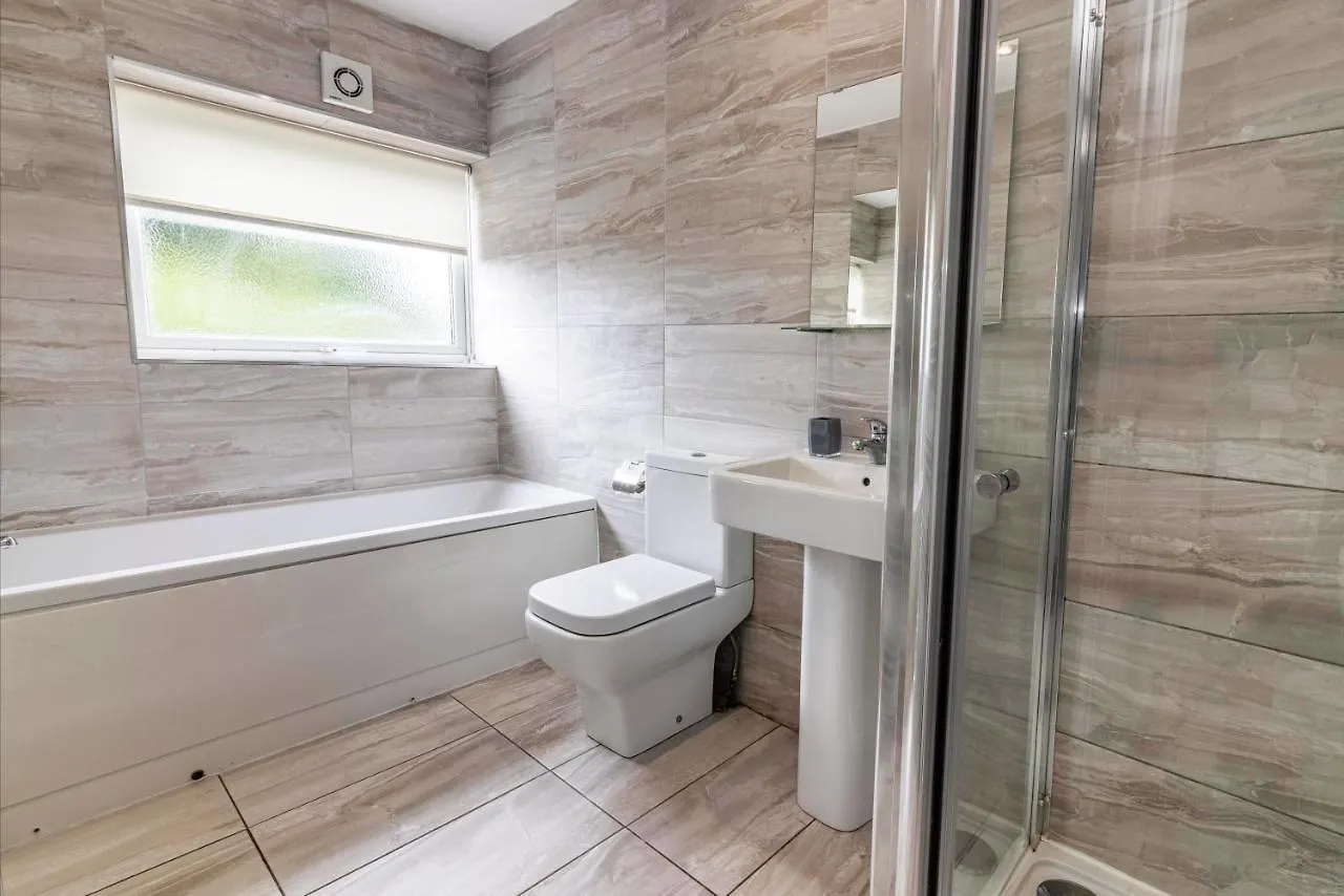 4 Bed Terraced House In Beeston With Convenient City Centre Access Nottingham United Kingdom