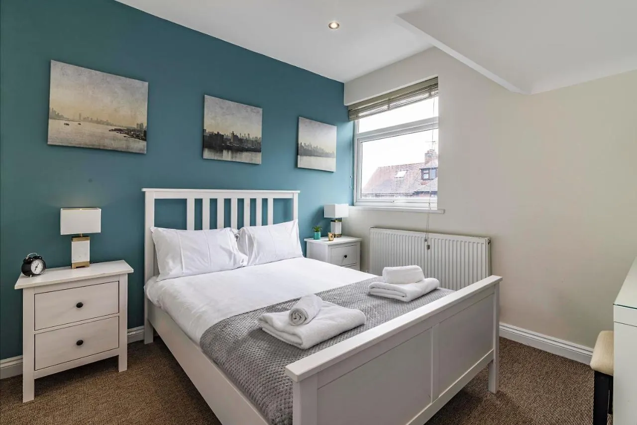 4 Bed Terraced House In Beeston With Convenient City Centre Access Nottingham United Kingdom