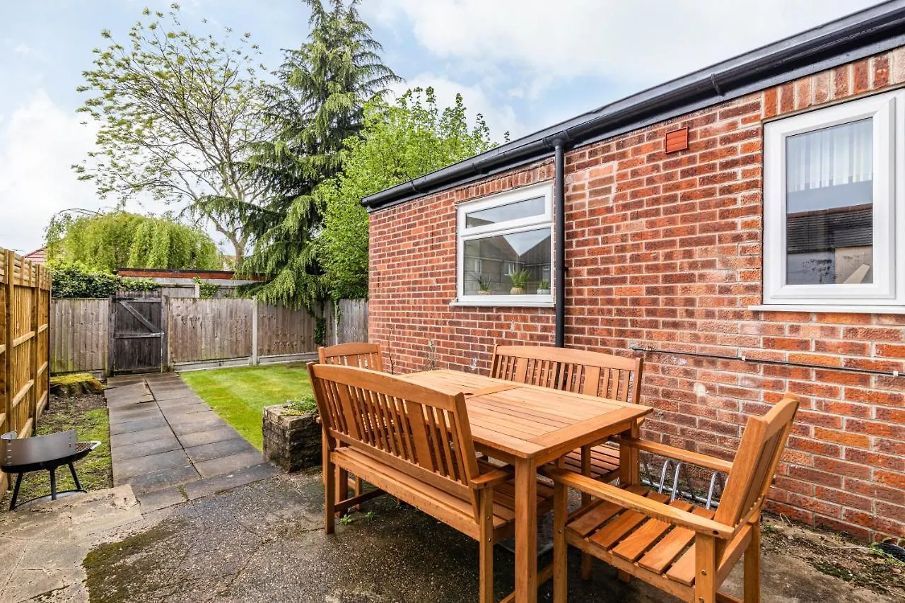 4 Bed Terraced House In Beeston With Convenient City Centre Access Nottingham Apartment